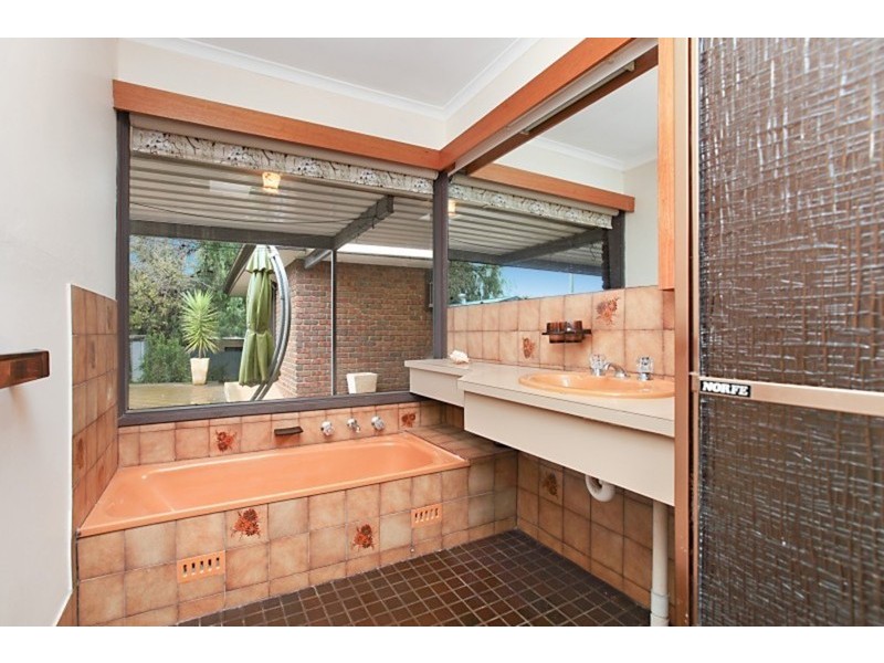 9 Nanette Road, Valley View SA 5093