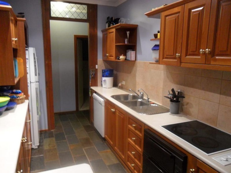 8 Anthony Road, Para Vista SA 5093