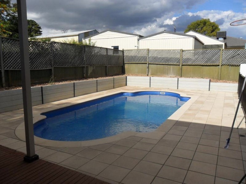 8 Anthony Road, Para Vista SA 5093
