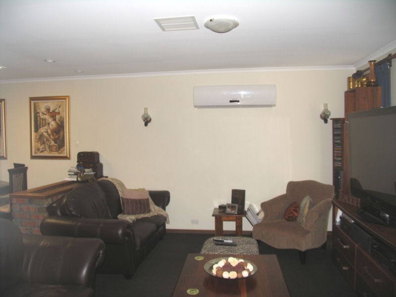 8 Blaxland Avenue, Wynn Vale SA 5127