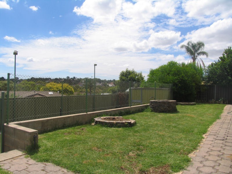 8 Blaxland Avenue, Wynn Vale SA 5127