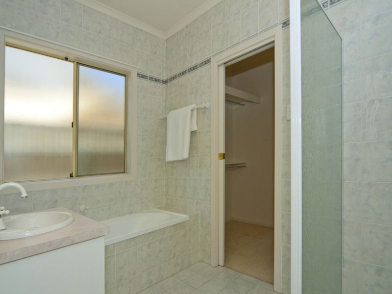 95 Heysen Avenue, Hope Valley SA 5090