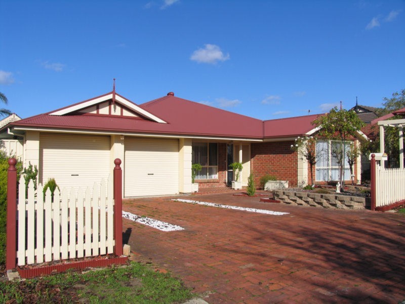 8 St Clair Parade, Greenwith SA 5125