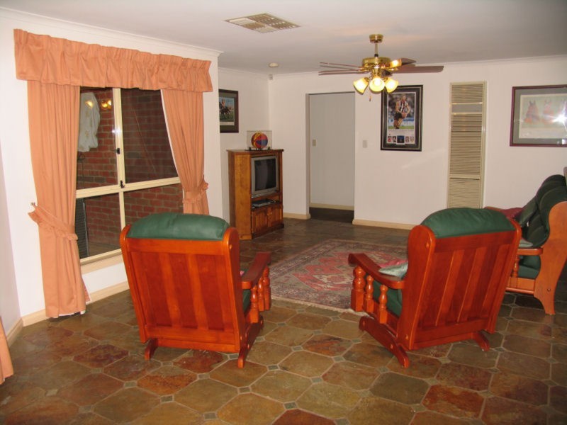 8 St Clair Parade, Greenwith SA 5125