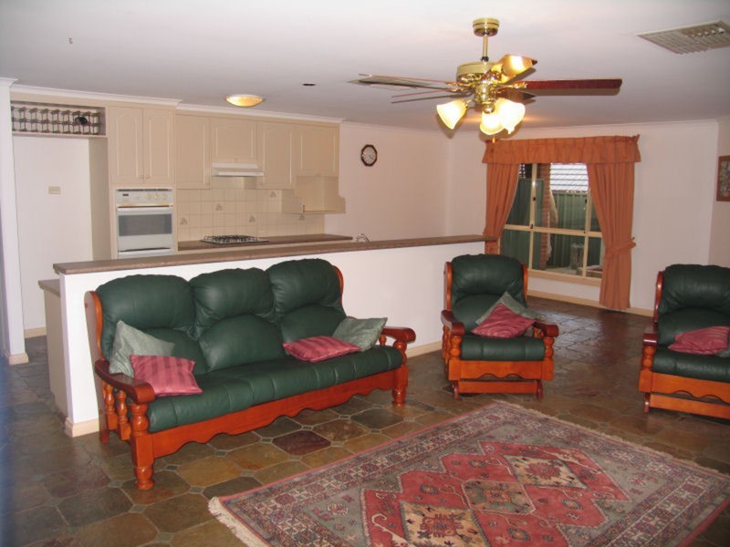 8 St Clair Parade, Greenwith SA 5125