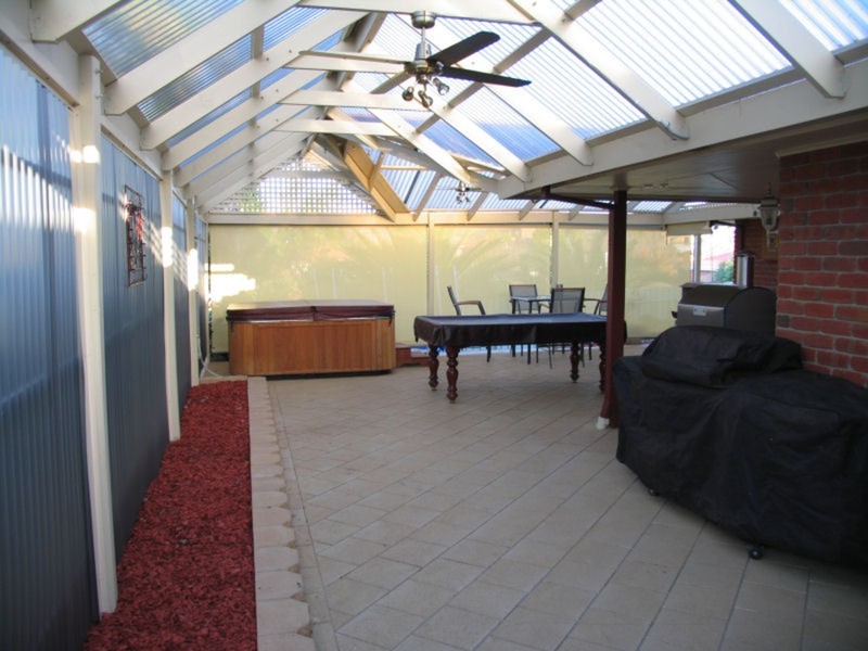 8 St Clair Parade, Greenwith SA 5125