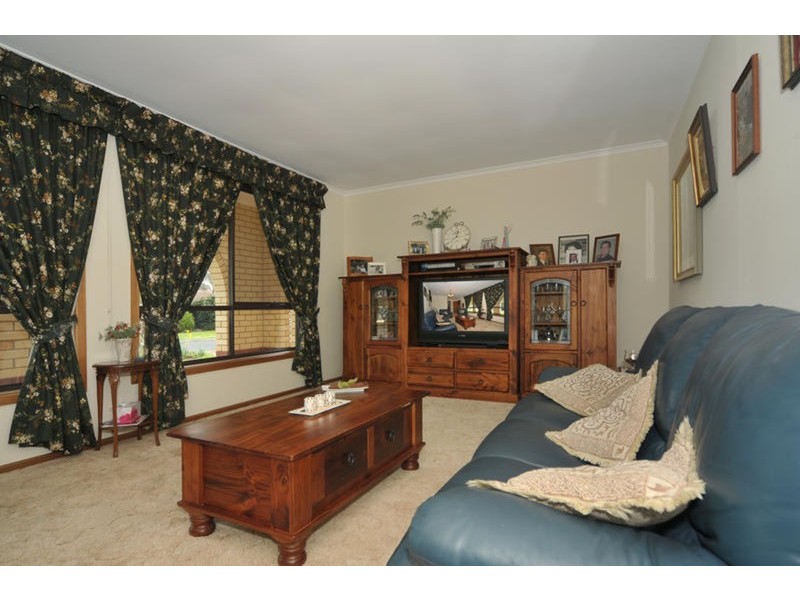 14 Robertson Crescent, Redwood Park SA 5097