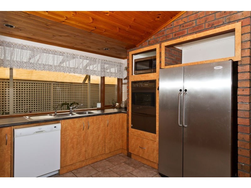 24 Zinfandel  Avenue, Wynn Vale SA 5127