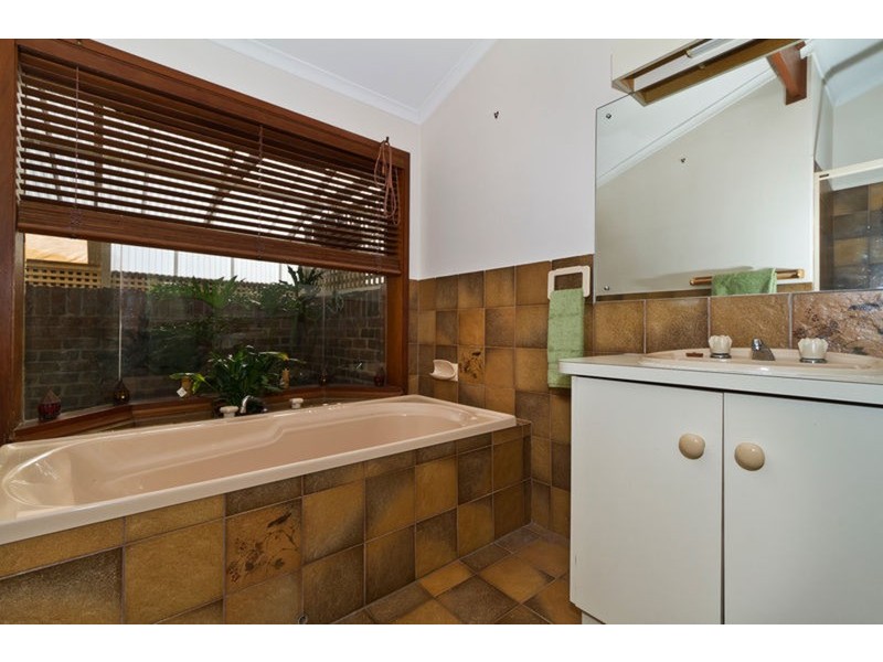 24 Zinfandel  Avenue, Wynn Vale SA 5127