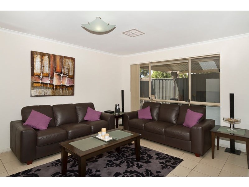 13B Rutherglen Avenue, Valley View SA 5093