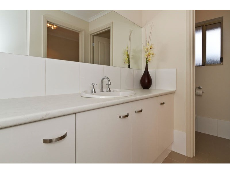 13B Rutherglen Avenue, Valley View SA 5093