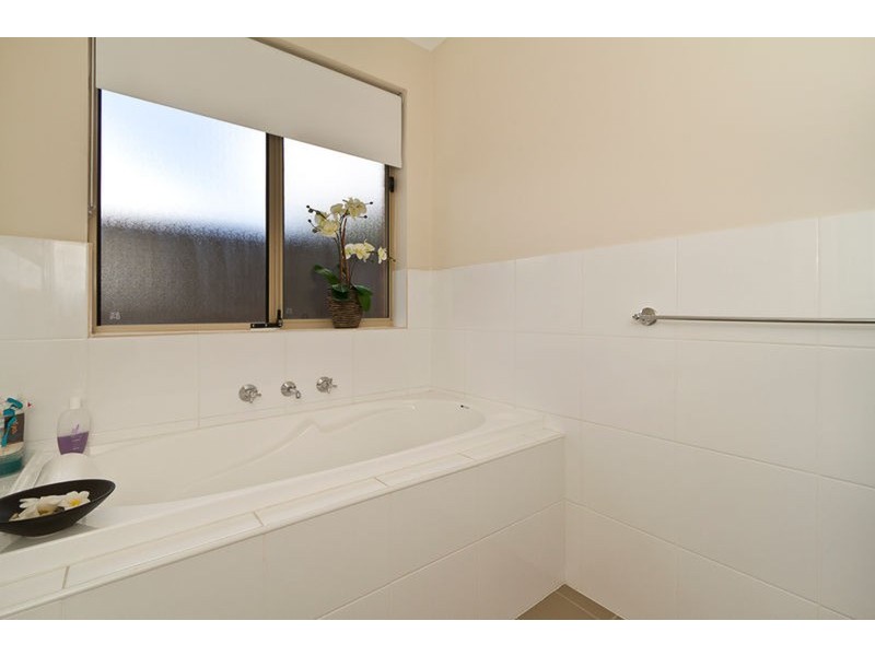 13B Rutherglen Avenue, Valley View SA 5093