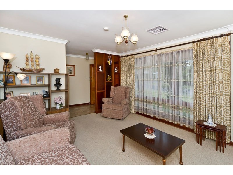 8 Jeff Street, Para Vista SA 5093
