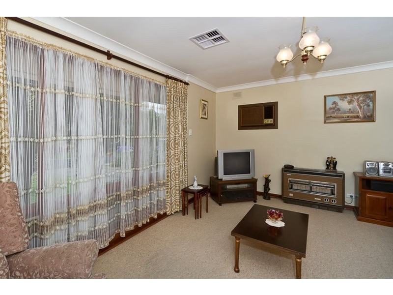 8 Jeff Street, Para Vista SA 5093