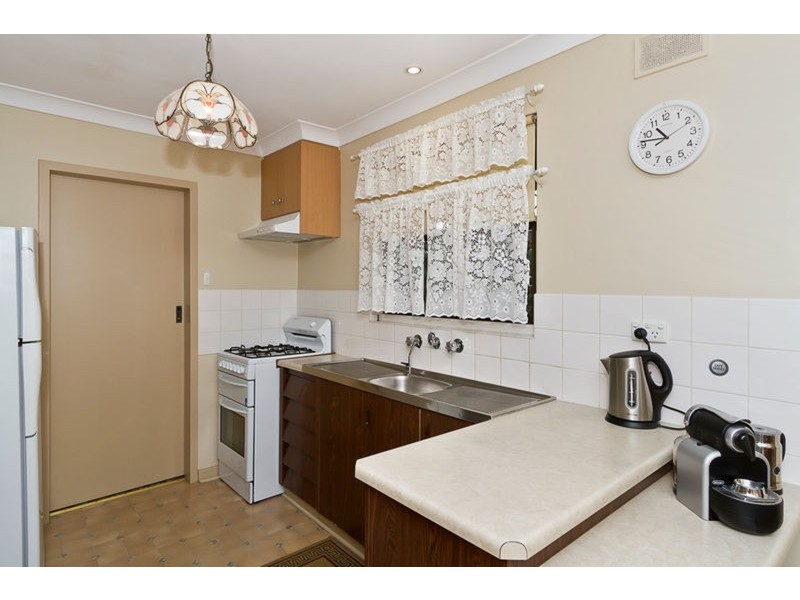 8 Jeff Street, Para Vista SA 5093