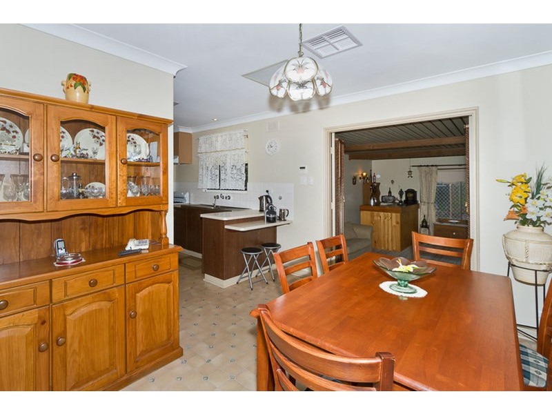 8 Jeff Street, Para Vista SA 5093