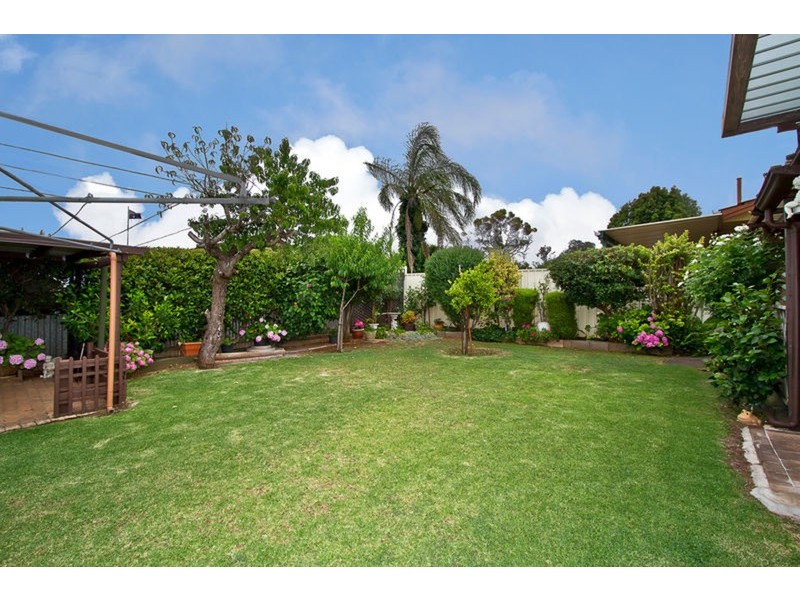 8 Jeff Street, Para Vista SA 5093