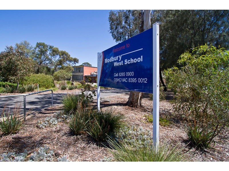 8 Jeff Street, Para Vista SA 5093