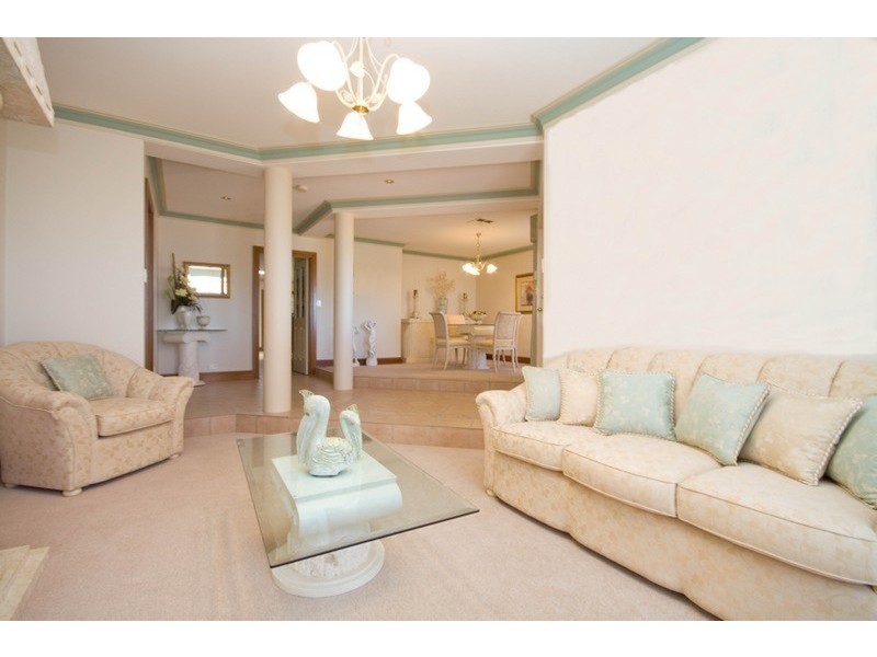 19 Carriage Way, Gulfview Heights SA 5096
