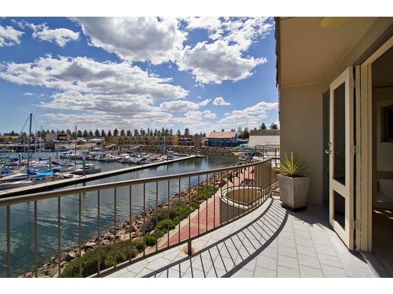 4/12 Arcadia Court, North Haven SA 5018