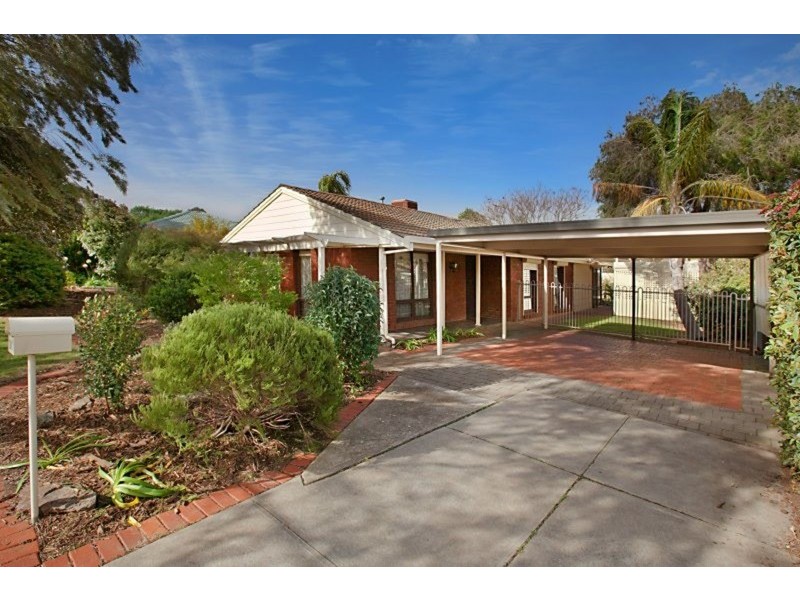 21 DeSassenay Crescent, Modbury Heights SA 5092