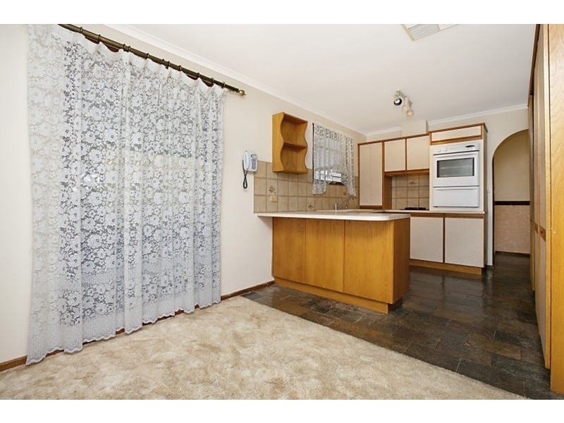 21 DeSassenay Crescent, Modbury Heights SA 5092