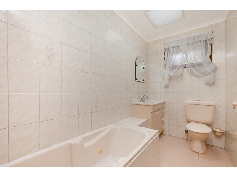 21 DeSassenay Crescent, Modbury Heights SA 5092