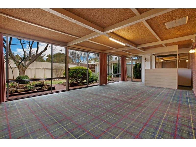 21 DeSassenay Crescent, Modbury Heights SA 5092