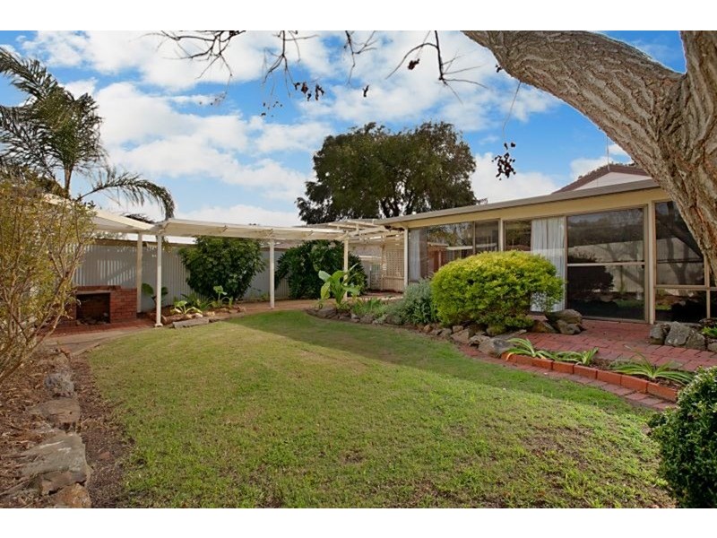 21 DeSassenay Crescent, Modbury Heights SA 5092