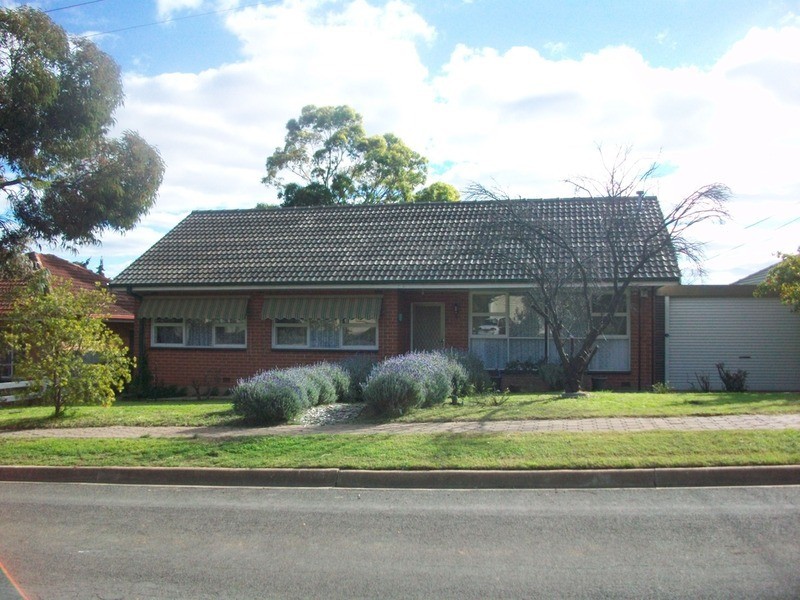11 Stevens Avenue, Para Hills SA 5096