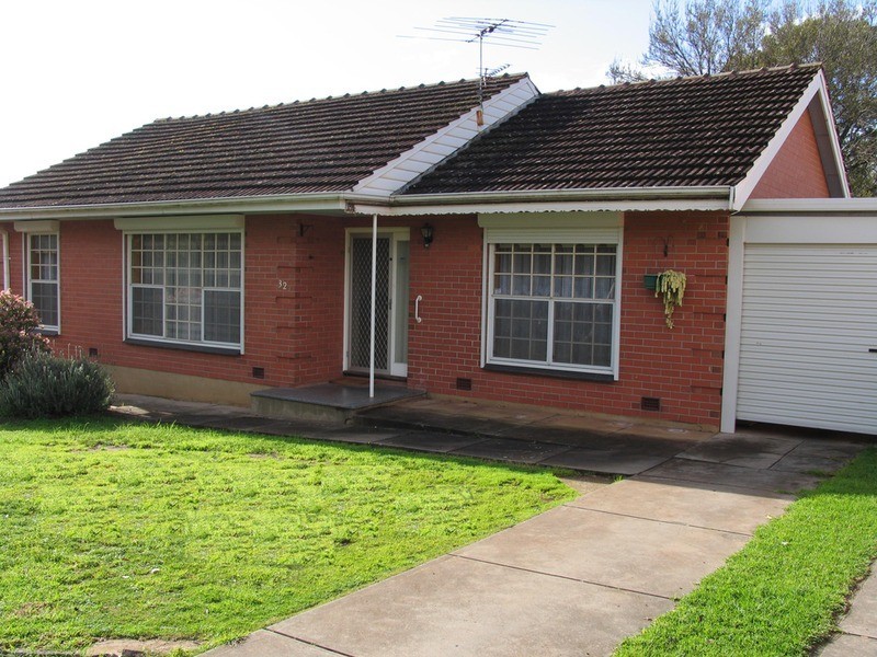32 Pamela Drive, Para Hills SA 5096
