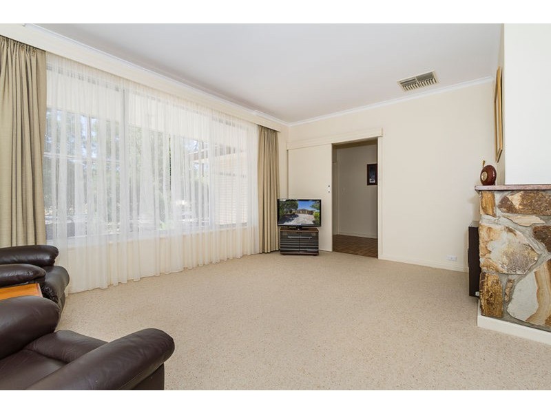 9 Snowy  Drive, Valley View SA 5093