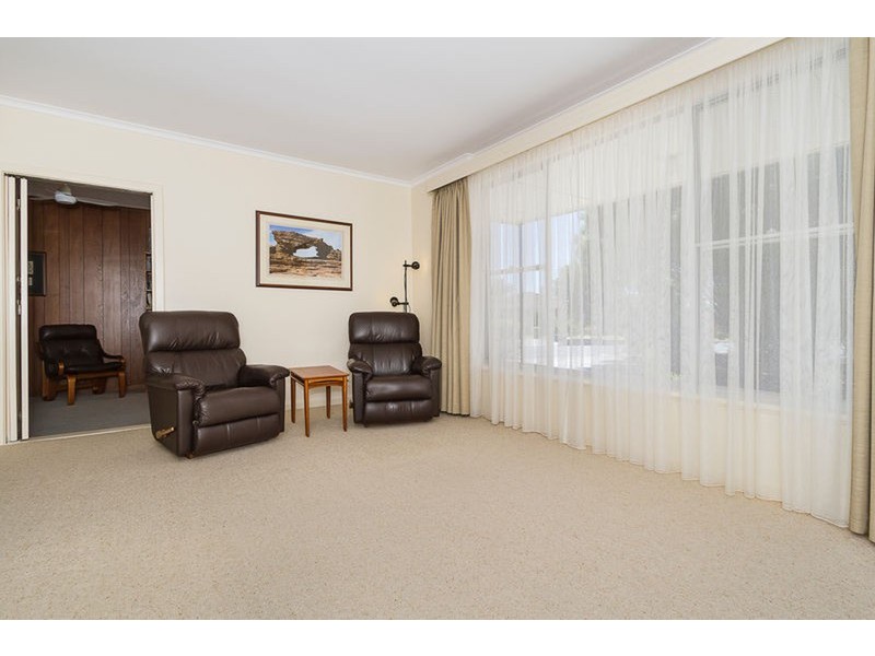 9 Snowy  Drive, Valley View SA 5093