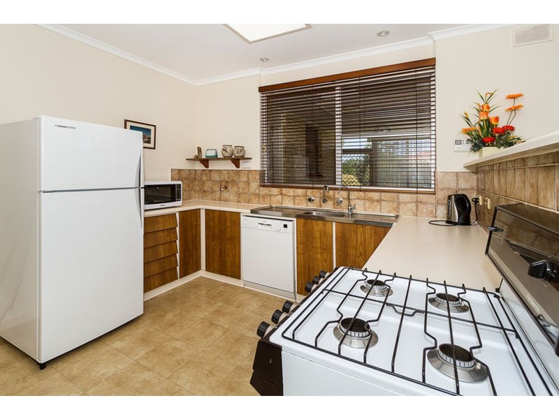 9 Snowy  Drive, Valley View SA 5093