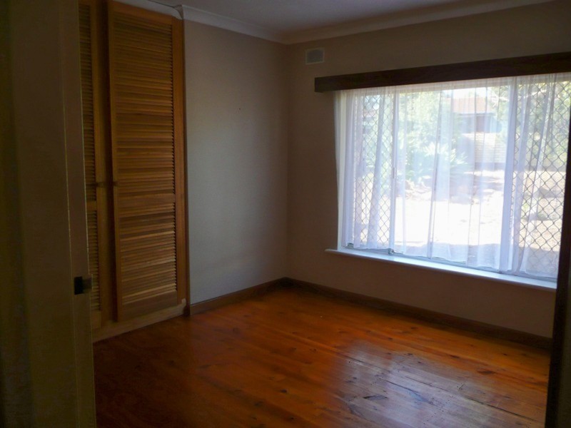 79 Eyre Crescent, Valley View SA 5093