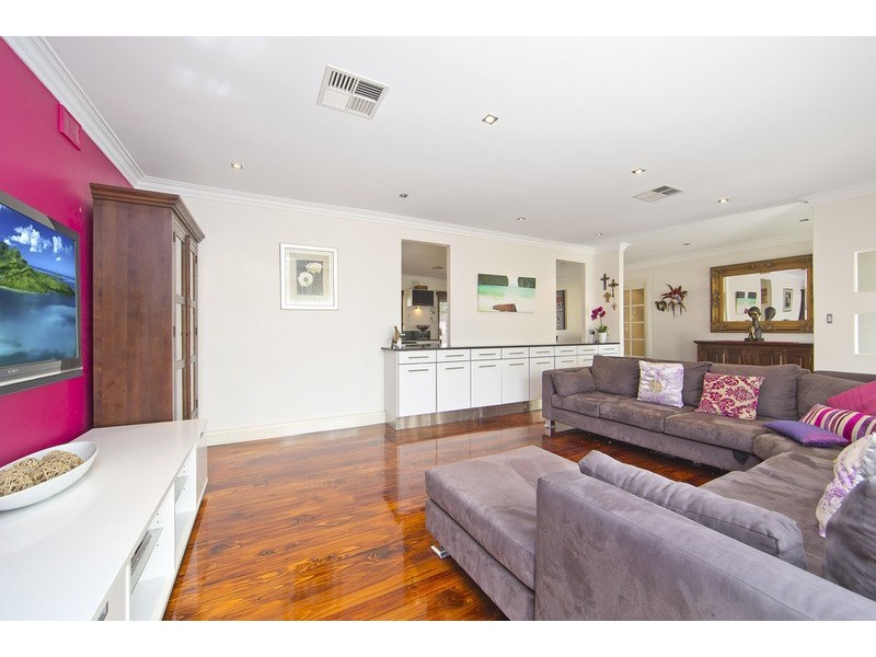 6 Castle Street, Modbury SA 5092