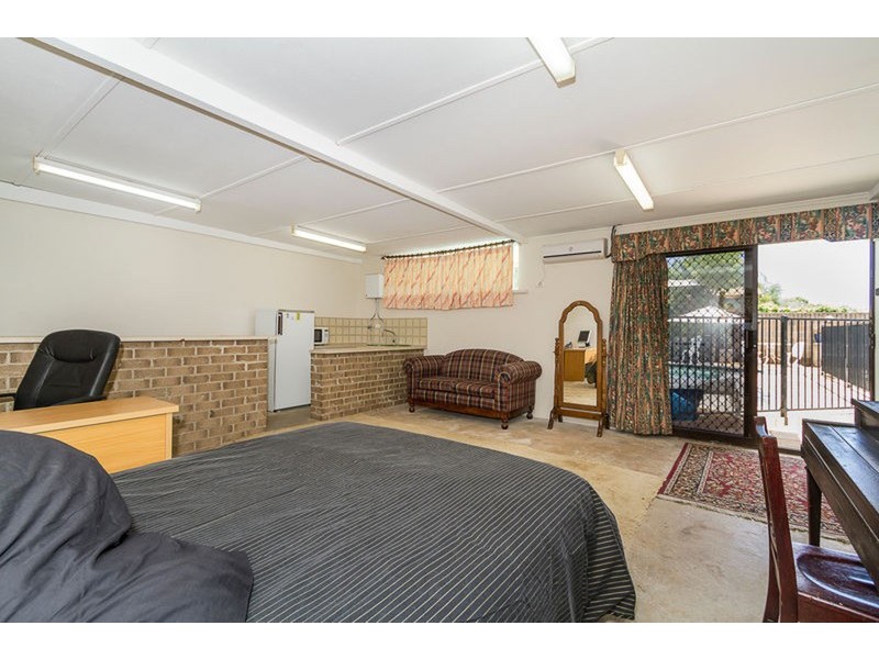 17 Newland Avenue, Ridgehaven SA 5097