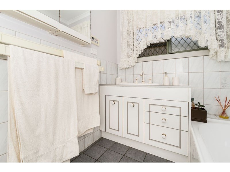 16 Roebling Street, Modbury Heights SA 5092