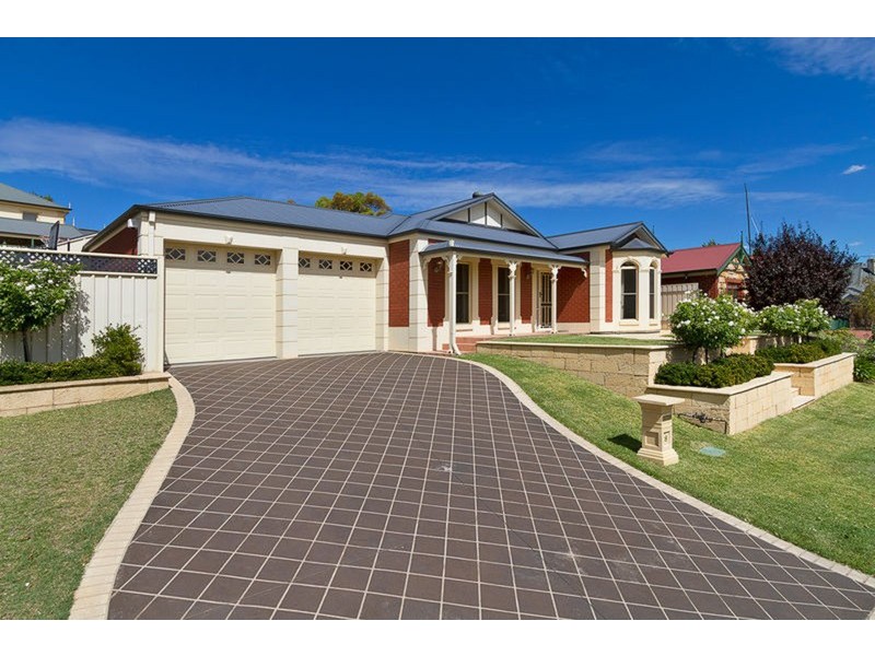 8 Gransden Parade, Greenwith SA 5125