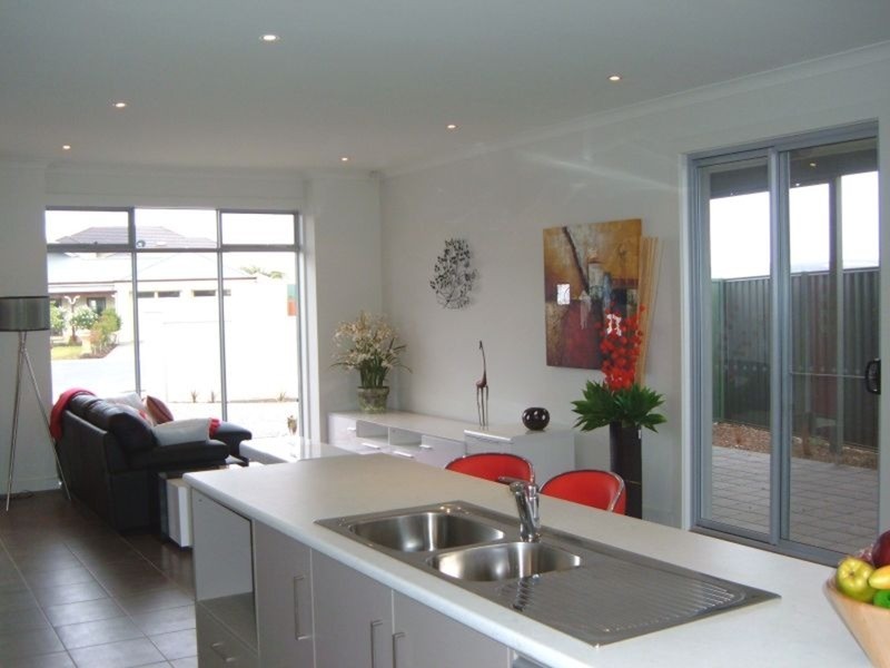 Unit 5/19-27 St Kitts Place, Mawson Lakes SA 5095