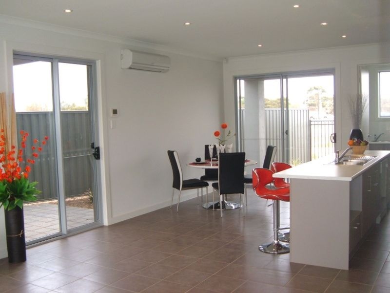 Unit 5/19-27 St Kitts Place, Mawson Lakes SA 5095