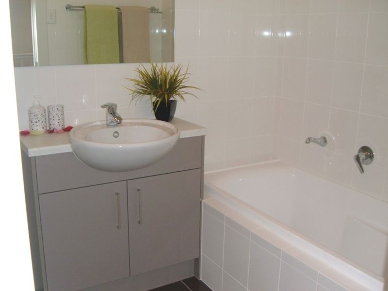 Unit 5/19-27 St Kitts Place, Mawson Lakes SA 5095