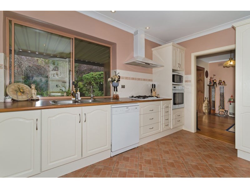 11 Rowe Street, Para Hills SA 5096