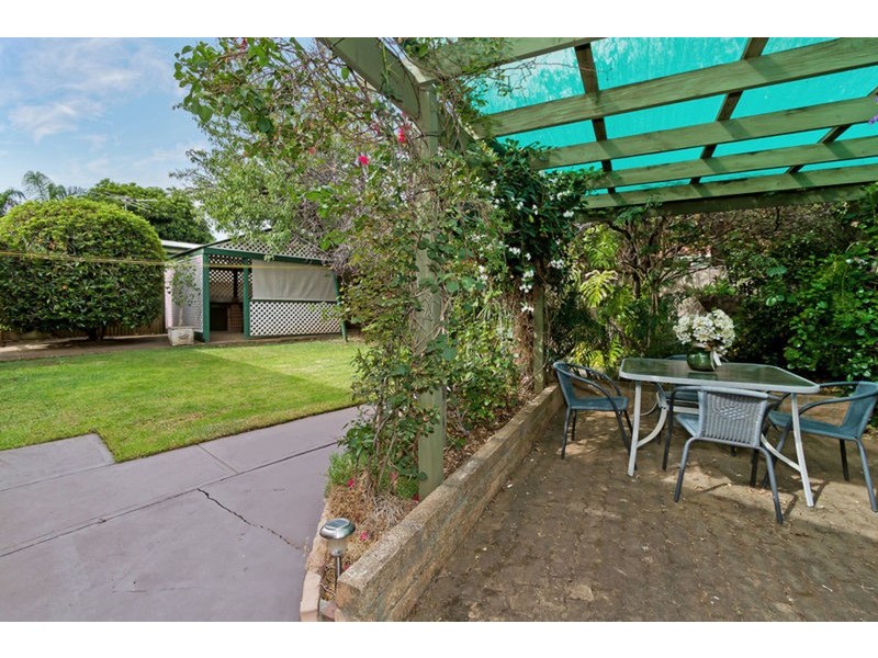 11 Rowe Street, Para Hills SA 5096