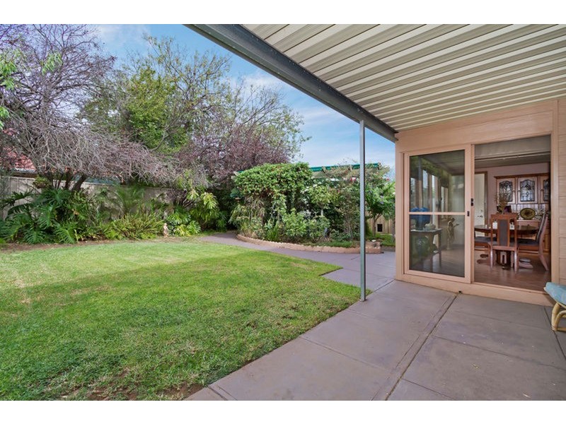 11 Rowe Street, Para Hills SA 5096