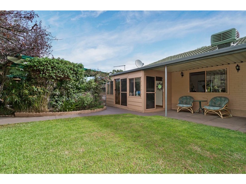 11 Rowe Street, Para Hills SA 5096