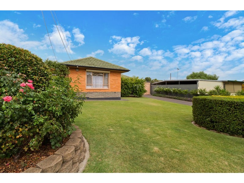 11 Rowe Street, Para Hills SA 5096