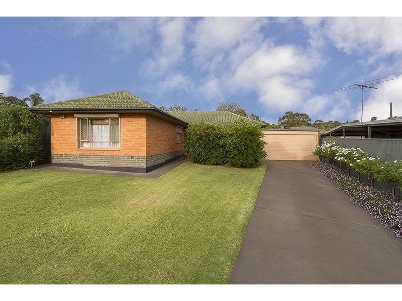 11 Rowe Street, Para Hills SA 5096