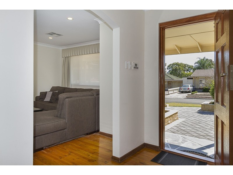 7 Bungana Avenue, Para Vista SA 5093