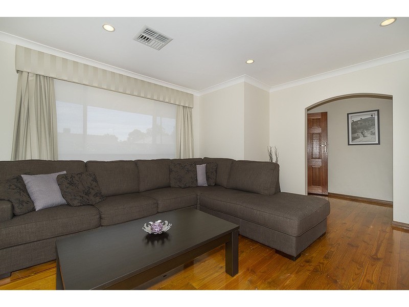 7 Bungana Avenue, Para Vista SA 5093